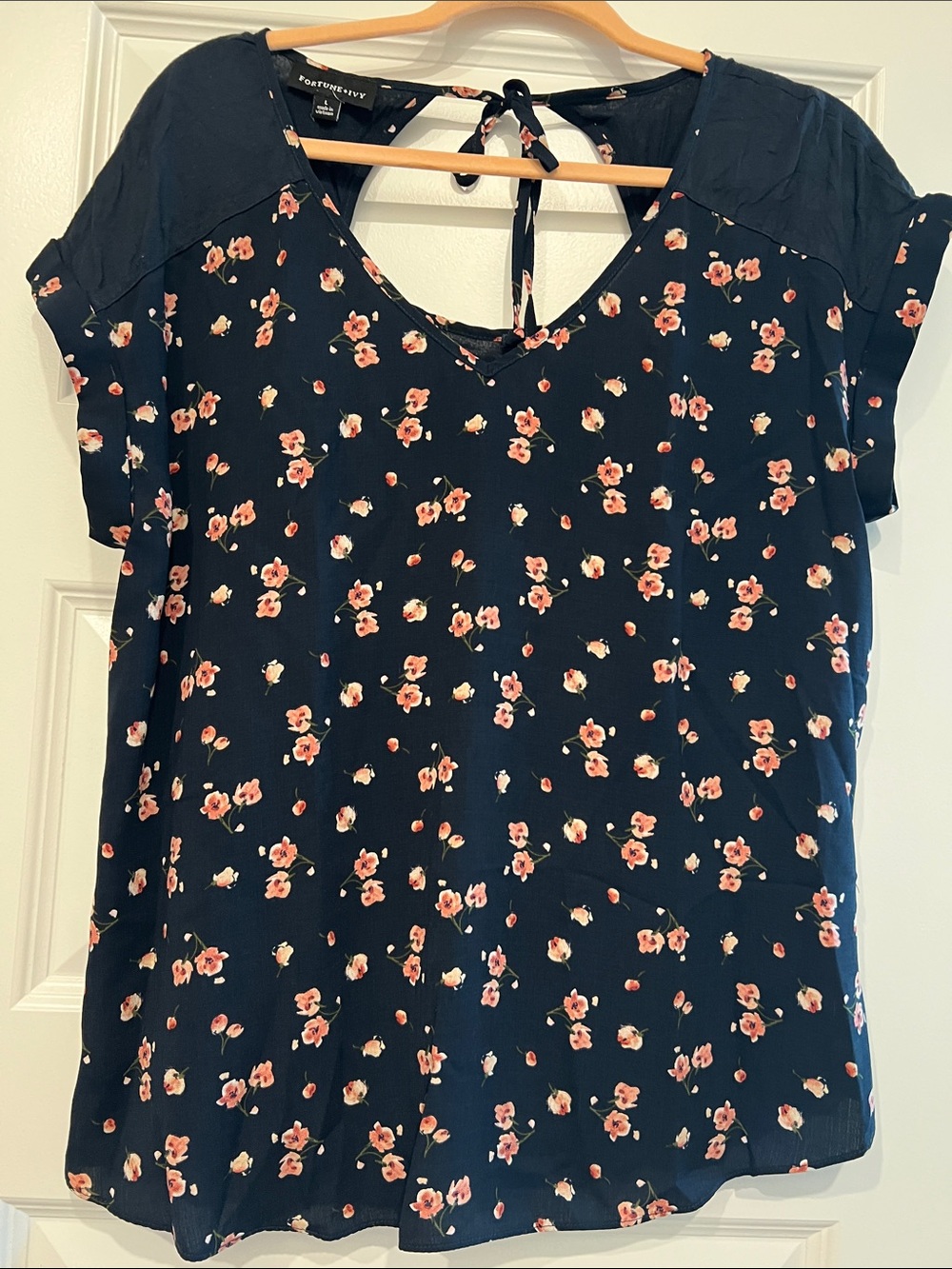 Ivy & Main Navy Floral Tie-Back Short Sleeve Blouse